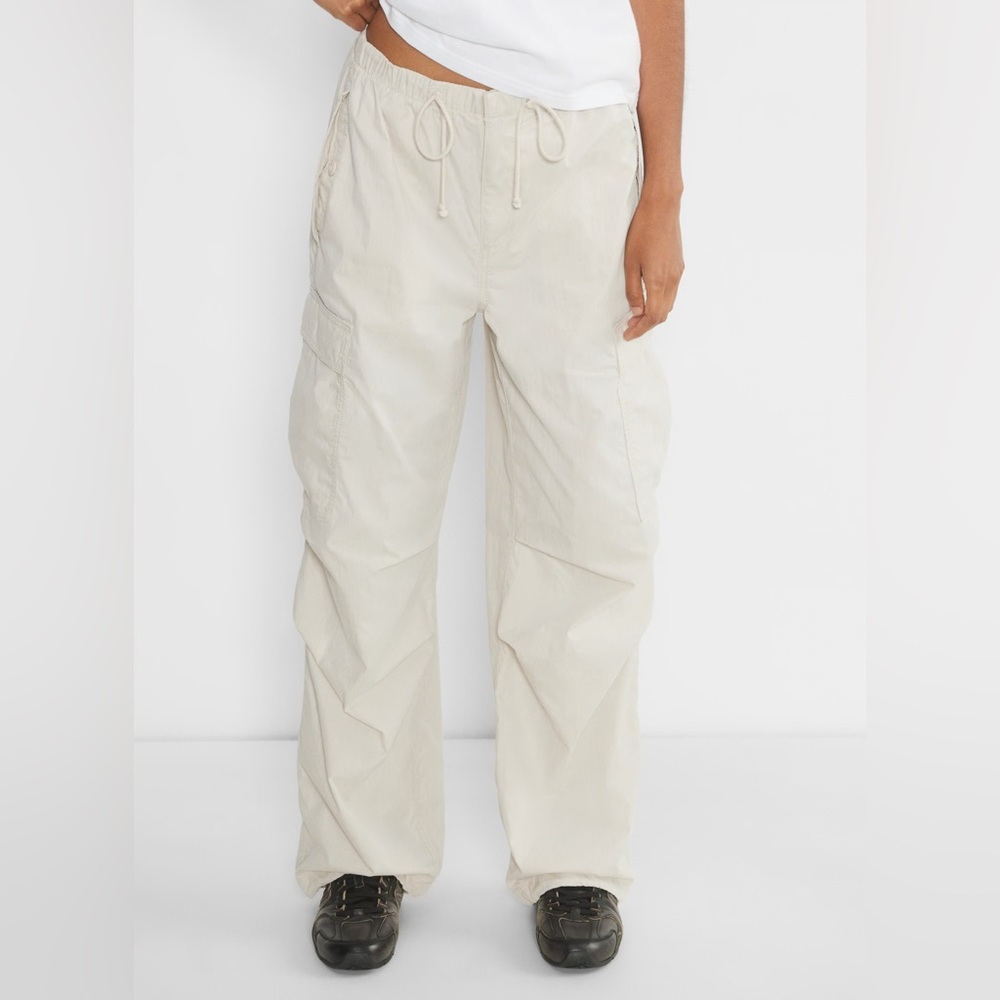 EUC - TNA Squad Pocket Parachute Pant - Size L - Matte Pearl